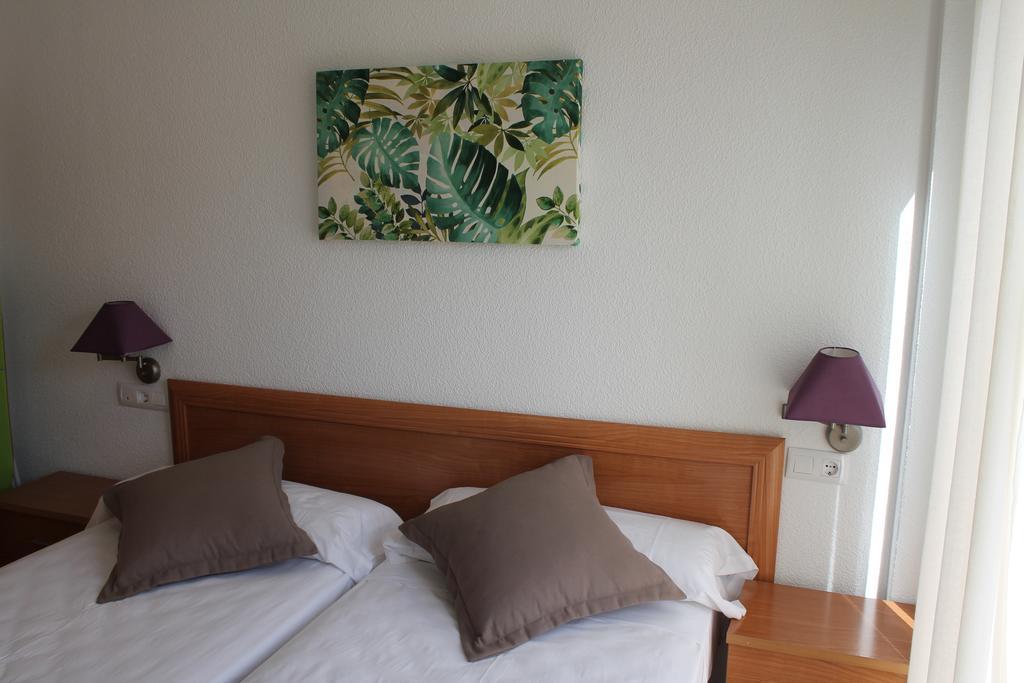 Apartamentos Turisticos Canos De Meca 로스 카뇨스 데 메카 외부 사진