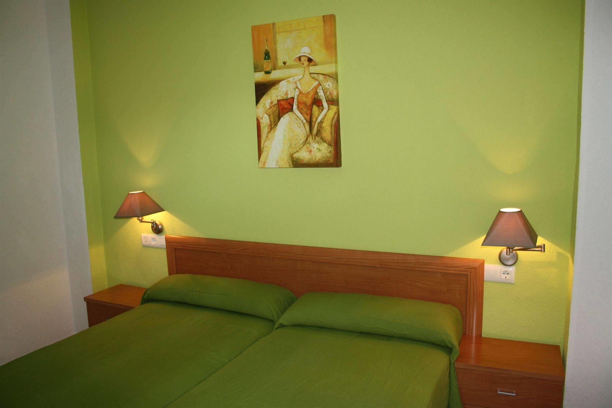 Apartamentos Turisticos Canos De Meca 로스 카뇨스 데 메카 외부 사진