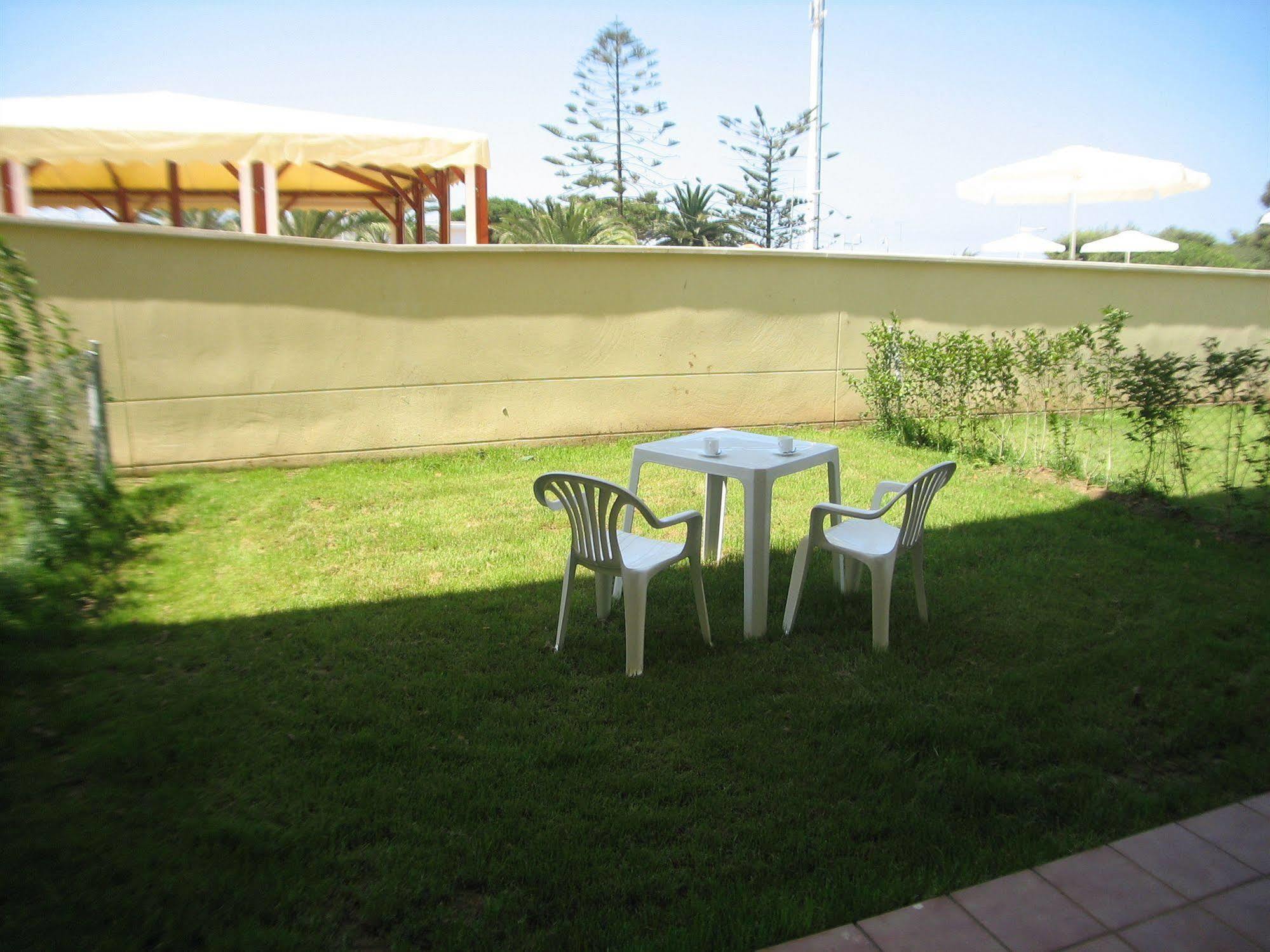Apartamentos Turisticos Canos De Meca 로스 카뇨스 데 메카 외부 사진